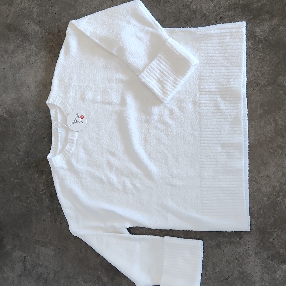 NWT oversized white pullover sweater